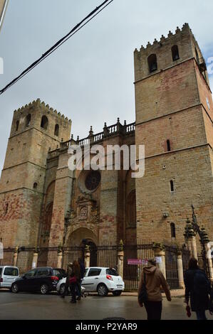 Belle entrée à la Cathédrale de Santa Maria à Sigüenza. Architecture, Voyage, Renaissance. 19 mars, 2016. Siguenza, Guadalajara, La Alcarria, Banque D'Images