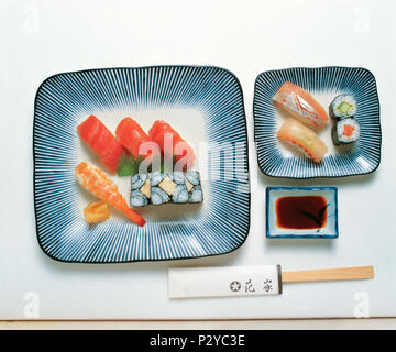 La vie toujours des aliments. Repas sushis japonais. Banque D'Images