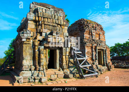 Ancienne vieille mystérieux temple Phnom Krom sur la colline près de Siem Reap, Cambodge Banque D'Images