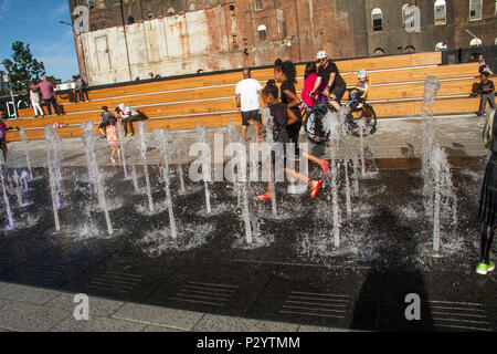 Domino Park est un parc public de 6 hectares dans le quartier de Williamsburg, Brooklyn, New York. Banque D'Images