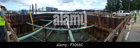 SAVANNAH, ga -- une vue panoramique dans le cofferdam lors de la rivière vers le bas du système d'injection d'oxygène dissous site de construction, le 17 août, 2016. Les travailleurs sont le coulage du béton pour la fondation de cette semaine. Les travaux ont commencé sur la fonction d'atténuation en février 2016 par CDM Constructors, Inc. Construction siège actuellement à 9 pour cent d'achèvement. Mises à jour permanentes peuvent être surveillés à l'agrandissement du port de Savannah Project site http://ow.ly/sjAU303os3s. Banque D'Images