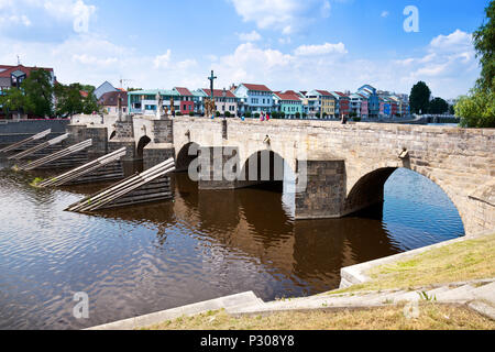 Plus goticky Kamenny, reka Otava, Písek, Česká republika / quartier gothique, pont de pierre de la rivière Otava, ville Pisek, République Tchèque Banque D'Images