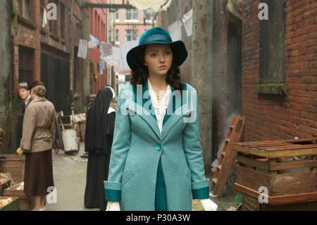 Titre original : L'IMAGINARIUM DU DOCTEUR PARNASSUS. Titre en anglais : L'IMAGINARIUM DU DOCTEUR PARNASSUS. Film Réalisateur : Terry Gilliam. Année : 2009. Stars : LILY COLE. Crédit : Infinity propose des divertissements/Icon Productions // Album Banque D'Images