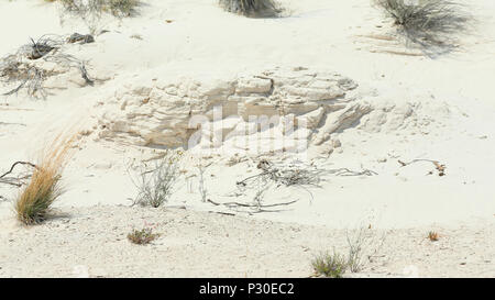 Sculpté du vent des couches de sable dans un désert de sable de gypse près de Las Cruces, Nouveau Mexique Banque D'Images
