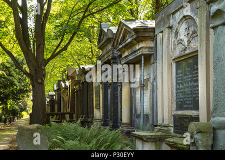 Berlin, Allemagne, les pierres tombales au Juedischer Friedhof Berlin-Weissensee Banque D'Images