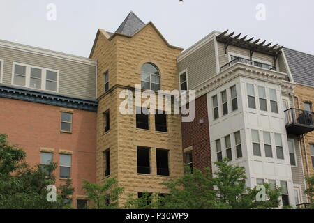 Paysage de nouveaux condominiums dans la ville historique de Lemont, Illinois. Banque D'Images