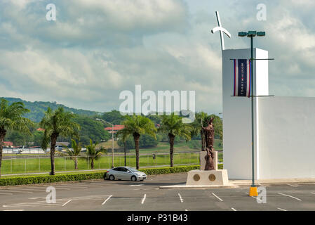 La ville de Panama, Panama - 15 mai 2016 : monument au Pape Jean Paul II en face de Albrook Mall à Panama City Banque D'Images