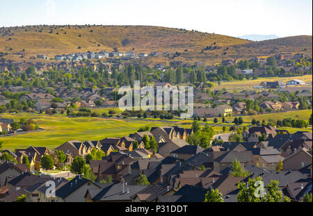 Maisons situées à proximité de Eagle Mountain golf course Banque D'Images