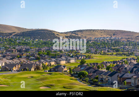 Maisons situées à proximité de Eagle Mountain golf course Banque D'Images