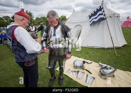 Londres, Yvoir, UK. 16 Juin, 2018. Grand médiévaux de chevaliers à Eltham Palace. Crédit : Guy Josse/Alamy Live News Banque D'Images