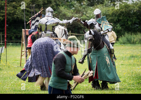 Londres, Yvoir, UK. 16 Juin, 2018. Grand médiévaux de chevaliers à Eltham Palace. Crédit : Guy Josse/Alamy Live News Banque D'Images