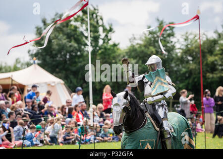 Londres, Yvoir, UK. 16 Juin, 2018. Grand médiévaux de chevaliers à Eltham Palace. Crédit : Guy Josse/Alamy Live News Banque D'Images