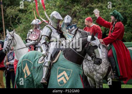 Londres, Yvoir, UK. 16 Juin, 2018. Grand médiévaux de chevaliers à Eltham Palace. Crédit : Guy Josse/Alamy Live News Banque D'Images