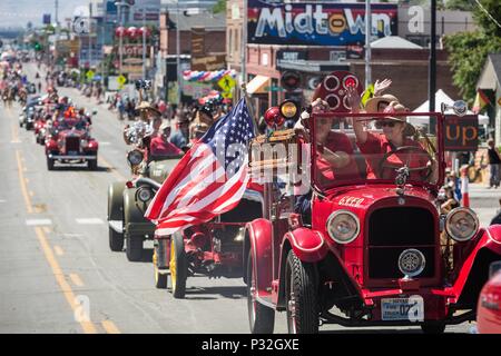 Reno, Nevada, USA. 16 Juin, 2018. Samedi, 16 juin, 2018.Le Reno Rodeo Parade se déplace le long de South Virginia Street, dans le centre-ville de Reno, Nevada. Le Reno Rodeo est un professionnel Rodeo Cowboys Association (PRCA) événement sportif sanctionné, et l'un des cinq meilleurs rodéos en Amérique du Nord. Reno Rodeo est une organisation sans but lucratif composée de plus de 1 000 bénévoles. Cette année, le rodéo, le 99e rapport annuel, se déroule du 14 au 23 juin 2018. Credit : Tracy Barbutes/ZUMA/Alamy Fil Live News Banque D'Images