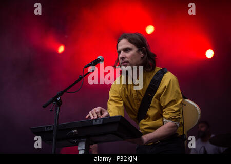 Oslo, Norvège, le 16 juin 2018. L'indie pop française Phoenix bande effectue un concert live au cours de la fête de la musique norvégienne Piknik i Parken 2018 à Oslo. Musicien ici deck d'Arcy est vu sur scène. (Photo crédit : Gonzales Photo - Tord Litleskare). Gonzales : Crédit Photo/Alamy Live News Banque D'Images