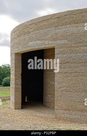 Dimanche 17 juin 2018. Runnymede, Meadows, Surrey, Angleterre.'bref dans l'eau" conçue par l'artiste Mark Wallinger à 'refléter sur les principes fondateurs de la démocratie". Créé en collaboration avec Studio poulpes il a ouvert ses portes au public hier sur le 16 juin et se trouve sur les terres "communes" à Runnymede, par le National Trust. Credit : wyrdlight/Alamy Live News Banque D'Images