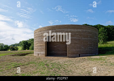 Dimanche 17 juin 2018. Runnymede, Meadows, Surrey, Angleterre.'bref dans l'eau" conçue par l'artiste Mark Wallinger à 'refléter sur les principes fondateurs de la démocratie". Créé en collaboration avec Studio poulpes il a ouvert ses portes au public hier sur le 16 juin et se trouve sur les terres "communes" à Runnymede, par le National Trust. Credit : wyrdlight/Alamy Live News Banque D'Images