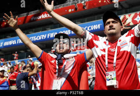Samara, Russie. 17 Juin, 2018. Fans de Costa Rica cheer avant qu'un groupe E match entre le Costa Rica et la Serbie lors de la Coupe du Monde FIFA 2018 à Samara, Russie, 17 juin 2018. Credit : Ye Pingfan/Xinhua/Alamy Live News Banque D'Images