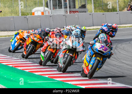 ALEX MARQUEZ (73) de l'Espagne, MARCEL SCHROTTER (23) de l'Allemagne, FABIO QUARTANARO (20) de la France et BRAD BINDER (41) du Royaume-Uni au cours de la course Moto2 de la course du Grand Prix de Catalogne, au circuit de course de Barcelone Montmelo, près de Barcelone le 17 juin 2018 (Photo : Alvaro Sanchez) Banque D'Images