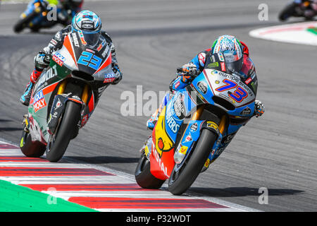 ALEX MARQUEZ (73) de l'Espagne et MARCEL SCHROTTER (23) de l'Allemagne pendant la course Moto2 de la course du Grand Prix de Catalogne, au circuit de course de Barcelone Montmelo, près de Barcelone le 17 juin 2018 (Photo : Alvaro Sanchez) Banque D'Images