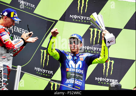 Circuit de Barcelona-Catalunya, Barcelone, Espagne. 17 Juin, 2018. Gran Premi de Catalunya, Monster Energy, MotoGP de Catalogne, jour de la course ; (L-R) 1e place Jorge Lorenzo du team Ducati Motogp Valentino Rossi et la 3e place de l'équipe Movistar Yamaha Motogp célébrer sur le podium après le Grand Prix d'Espagne : l'action de Crédit Plus Sport/Alamy Live News Banque D'Images