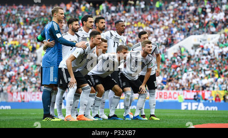 Photo de l'équipe/photo de l'équipe de l'Allemagne. Rangée du haut de gauche à droite : gardien Manuel Neuer (Allemagne), Toni Kroos (Allemagne), Marvin Plattenhardt (Allemagne), Mats Hummels (Allemagne), Sami Khedira (Allemagne), Jerome Boateng (Allemagne). Rangée du bas de gauche à droite : Julian Draxler (Allemagne), Joshua Kimmich (Allemagne), Thomas Mueller (Allemagne), Timo Werner (Allemagne), Mesut Oezil (Allemagne). GES/football/Coupe du monde 2018 : la Russie Allemagne - Mexique, 17.06.2018/GES/soccer/football Worldcup 2018 Russie : l'Allemagne contre le Mexique, Moscou, 17 juin 2018 | dans le monde entier Banque D'Images