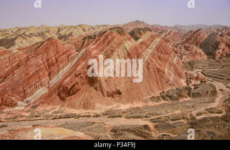 Des grès Danxia Zhangye colorés en relief Le parc géologique, Gansu, Chine Banque D'Images