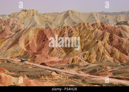 Des grès Danxia Zhangye colorés en relief Le parc géologique, Gansu, Chine Banque D'Images