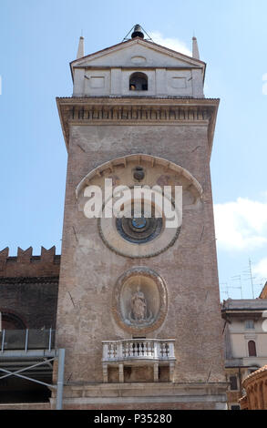 Tour de l'horloge du Palais de la raison (Palais de la raison avec la Torre dell'Orologio) à Mantoue, Italie Banque D'Images