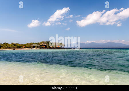 Environs de Menjangan Island, l'ouest de Bali, Indonésie. Seascape, de l'océan Indien, l'eau, nuages. Banque D'Images