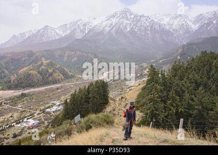 Vue de la montagnes Qilian de la mati Si Temples, Gansu, Chine Banque D'Images