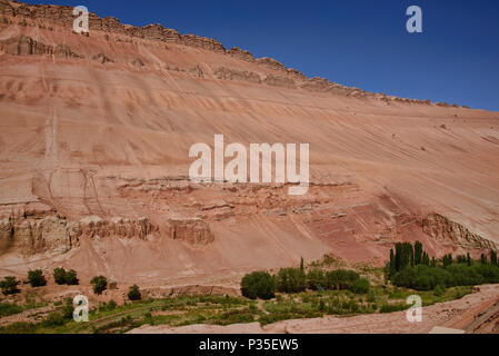 Spectre de couleurs flamboyantes dans les montagnes, Turpan, Xinjiang, Chine Banque D'Images