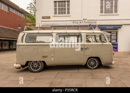 Un camping-car Volkswagen 1970 UCX 684H - 1584CC sur l'affichage à la confiture de prunes 2018 - Horsham, West Sussex, UK. Banque D'Images