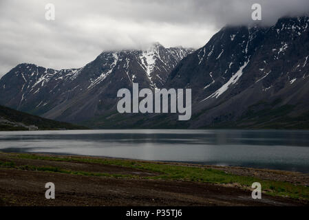 Alpes de Lyngen est une chaîne de montagnes de Troms province dans le Nord de la Norvège s'étend sur 90 kilomètres le long de la péninsule de Lyngen. Lyngen-Alpen Die sind ein 90 Ki Banque D'Images