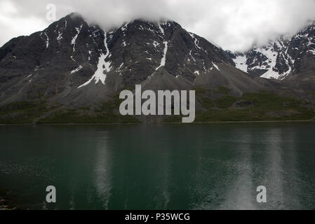 Alpes de Lyngen est une chaîne de montagnes de Troms province dans le Nord de la Norvège s'étend sur 90 kilomètres le long de la péninsule de Lyngen. Lyngen-Alpen Die sind ein 90 Ki Banque D'Images