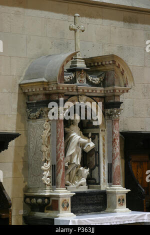 Autel de Saint Luc l'Évangéliste dans la cathédrale de Zagreb Banque D'Images