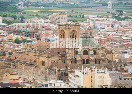 La cathédrale de Grenade, vue de l'Alhambra. Banque D'Images