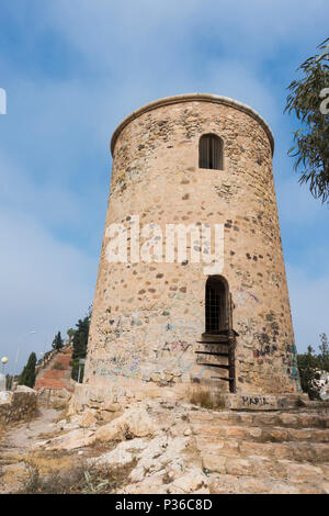 Vieille tour en pierre, La Torre de la Cumbra à Puerto de Mazarrón, Murcia, Costa Blanca, Espagne. Banque D'Images