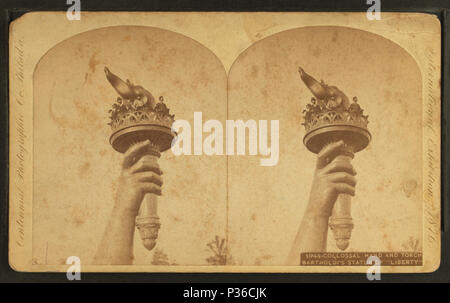 . Main Collossal et flambeau. La statue de Bartholdi de 'la liberté.". Référence : 1876. Mentions légales : Source : Philadelphia Centennial Photographic Co., 1876.. Point numérique publié le 9-15-2005 ; mise à jour 2-13-2009. 71 main Collossal et flambeau. La statue de Bartholdi "la liberté.", par le Centennial Photographic Co. Banque D'Images