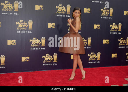 Zendaya participant à la 2018 MTV Film et TV Awards tenue au Barker Hangar à Los Angeles, USA. ASSOCIATION DE PRESSE Photo. Photo date : Samedi 16 juin 2018. Crédit photo doit se lire : Francis Specker/PA Wire Banque D'Images