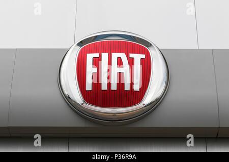 Macon, France - 27 mai 2018 : Fiat logo sur un mur. Fiat Chrysler automobiles est une société italo-américain Banque D'Images