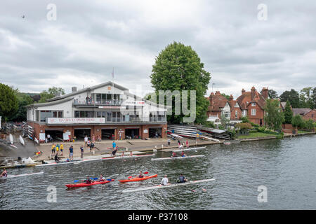 Marlow, Buckinghamshire, Royaume-Uni, le 16 juin 2018, samedi, de la ville de Marlow Regatta & Festival, vue, Marlow Rowing Club, Club-house et d'un hangar à bateaux Banque D'Images