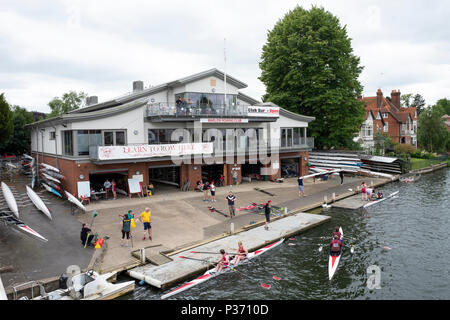 Marlow, Buckinghamshire, Royaume-Uni, le 16 juin 2018, samedi, de la ville de Marlow Regatta & Festival, vue, Marlow Rowing Club, Club-house et d'un hangar à bateaux Banque D'Images