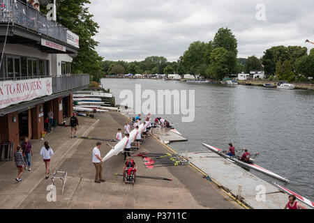 Marlow, Buckinghamshire, Royaume-Uni, le 16 juin 2018, samedi, de la ville de Marlow Regatta & Festival, vue, Marlow Rowing Club, Club-house et d'un hangar à bateaux Banque D'Images