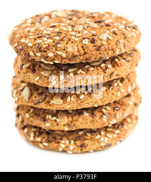 Oatmeal Cookies saupoudré de graines de tournesol, de lin et de graines de sésame. Pâtisseries sain isolé sur fond blanc Banque D'Images