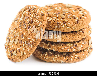 Oatmeal Cookies saupoudré de graines de tournesol, de lin et de graines de sésame. Pâtisseries sain isolé sur fond blanc Banque D'Images