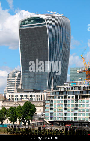 Hochhaus 20 Fenchurch Street, das auch 'talkie walkie' ou 'pint' genannt wird, Londres, Angleterre. Banque D'Images