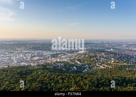 Vue de la ville de Stuttgart en Allemagne - beau paysage dans l'été Banque D'Images