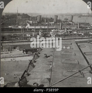 131 grand paquebot à quai, Hoboken, N.J, à partir de Robert N. Dennis collection de vues stéréoscopiques (rognée) Banque D'Images