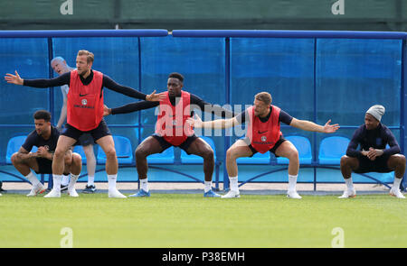 L'Angleterre (gauche-droite) Kyle Walker, Harry Kane, Danny Welbeck, Jordan Henderson et Fabian Delph au cours de la séance de formation au stade Spartak Moscow, Moscow. Photo date : dimanche 17 juin 2018. Voir l'histoire de l'Angleterre. WORLDCUP PA Crédit photo doit se lire : Owen Humphreys/PA Wire. Banque D'Images